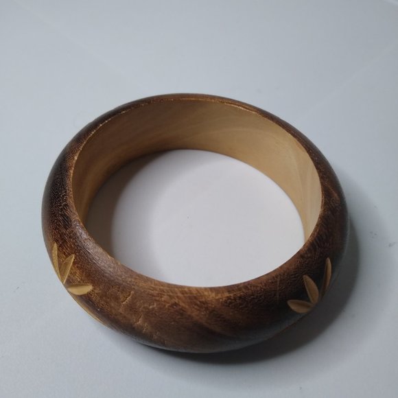 Vintage Wood Flower Bangle - Picture 9 of 13